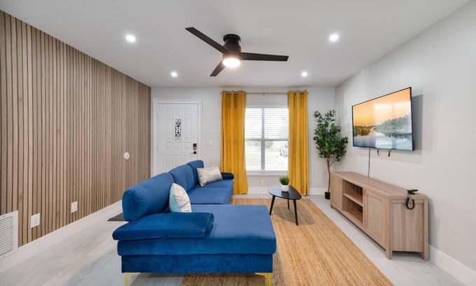 Saint Cloud House | Basketball + Firepit + 20mi to Disney + in dwtn!