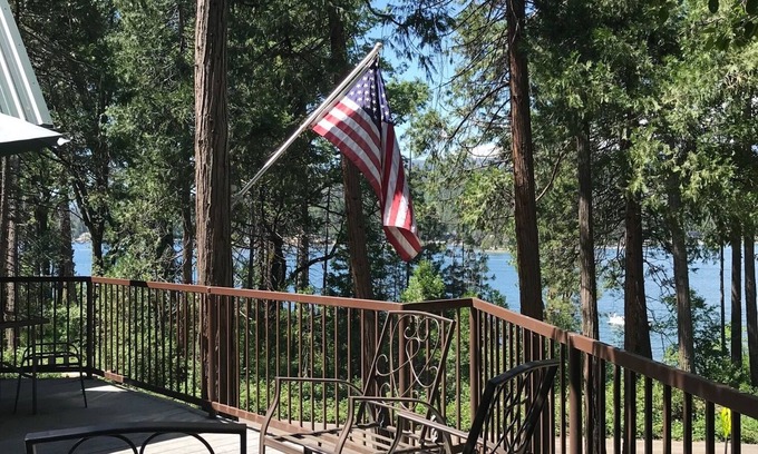 Wishon Cabin | Bass Lake Cabin with Lake View and boat slip