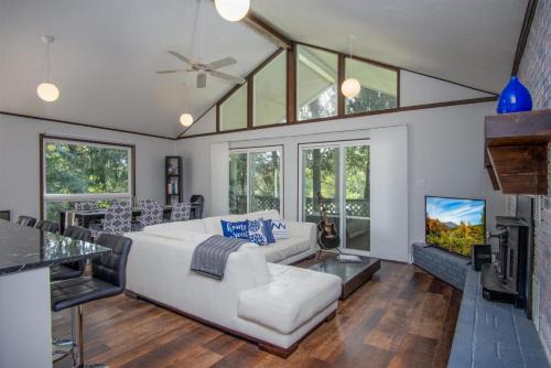 Pisgah Forest House | Bass Lake Retreat