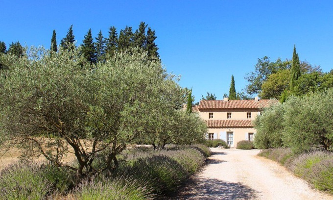 Beaurecueil Villa | Bastide Cezanne - Six Bedroom Villa, Sleeps 11