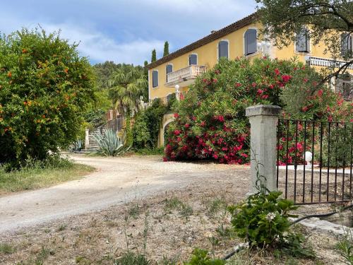 Pertuis House | BASTIDE DU DEFENDS