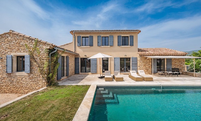 Croagnes House | Bastide-style property with pool and grape vines