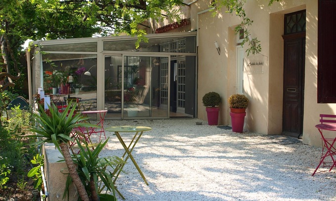 L'Isle-sur-la-Sorgue House | Bastide guest house from 1930