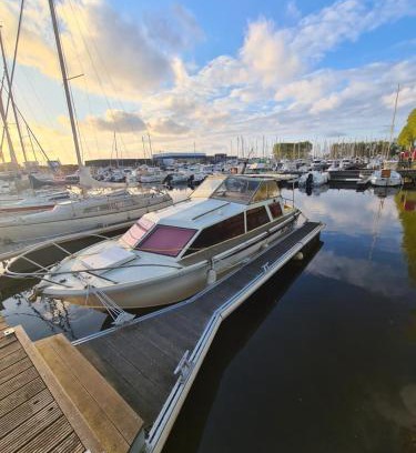 Ouistreham Boat Rental | Bateau