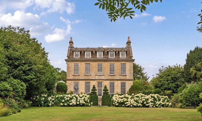 Batheaston Cottage | BATHEASTON HOUSE, pet friendly, luxury holiday cottage in Batheaston