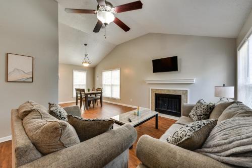 Mid City South Apartment | Baton Rouge Condo with Pool and Balcony, Near Golfing!