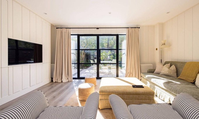 St. Mary's Park Apartment | Battersea Set – 3 Bedroom Home with Garden