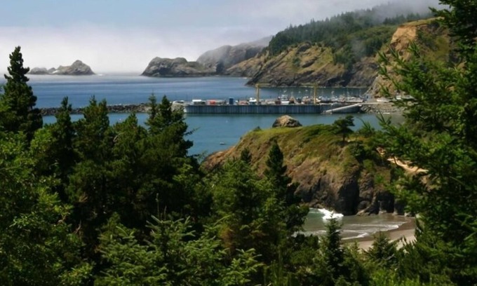 Port Orford House | Battle Rock House-Port Orford - Spectacular ViewsnNo WindnBroadband Internet