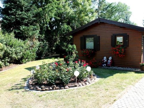 Neubukow House | Bauernhaus Bungalow in Neubukow schöner Garten