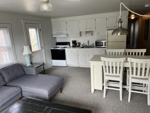 Provincetown Apartment | Bay Colony Retreat