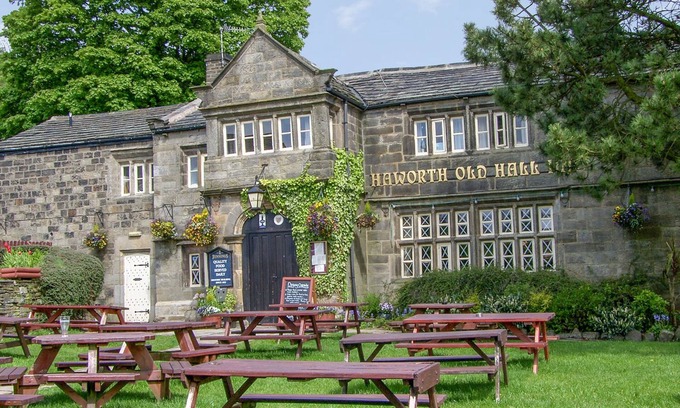 Haworth Cottage | BAY COTTAGE, pet friendly, with open fire in Haworth