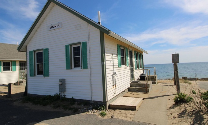 North Truro Cottage | Bay Front Days Cottage #12 (2254)