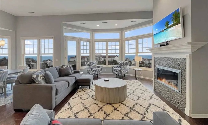 Bay Harbor Condo | Bay Harbor Condo in Gated Community. Lake Michigan Views, Golfing & Shopping!