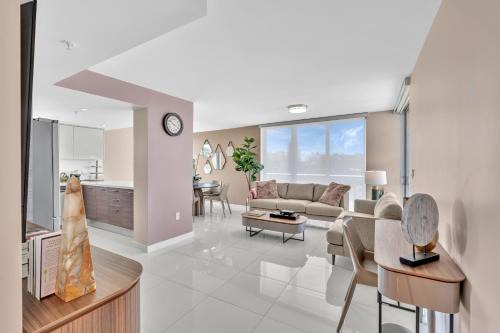 Bay Harbor Islands Apartment | Bay Harbor Islands Luxury Kosher Condo with Rooftop Pool