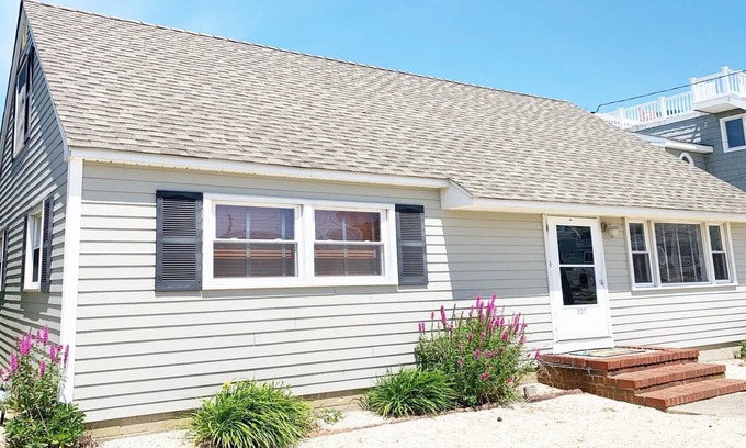 Surf City House | BAY SIDE CAPE IN DESIRABLE SURF CITY (LBI) - 4 BEDROOM – 2 BATH WITH PRIVATE.