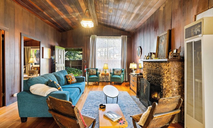 Guerneville Cabin | Bay Tree Cottage ~ Rustic, Charming, Centrally Located! Hot tub, Dog Friendly