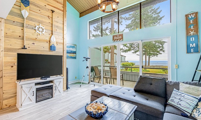 Birch Bay Condo | Bay-view condo with pool, hot tub, balcony & lofted layout - walk to the beach