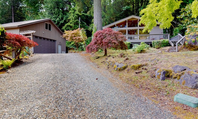 Union House | Bay-view home near beach with 2 firepits, grill, deck, streaming, wood fireplace