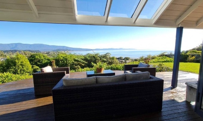 Pohara House | Bay Views on Bay Vista