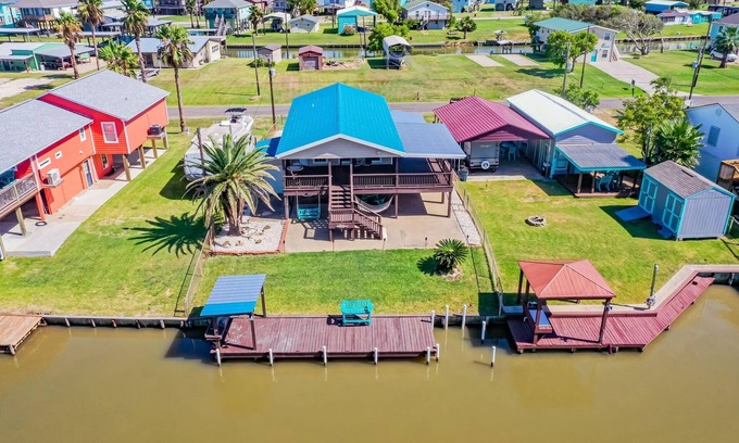 Cedar Lane House | Bayberry☀️3-bedroom waterfront home in Sargent - perfect for large families