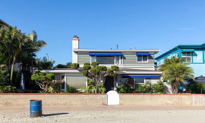 South Mission Beach Apartment | Bayfront 1-BR with Stunning View Steps to the Sand