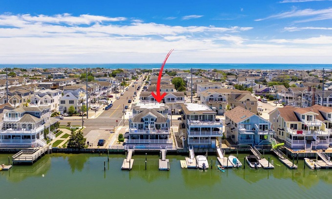 Avalon House | Bayfront Avalon 4 bedrooms,1MasterSuite, 1Junior Suite nAmazing Views .
