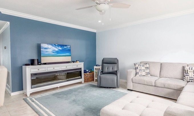 Capri Isle House | Bayfront Bliss 2 Bedroom | 2 Bath | Fully Remodeled