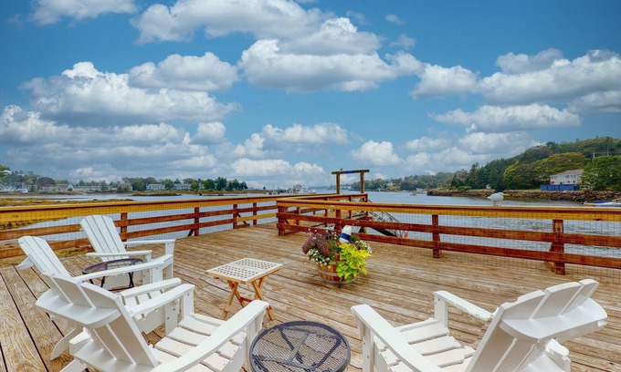 Boothbay Harbor Cottage | Bayfront Cottage on Mill Cove w/Private Dock & Furnished Deck - Walk Downtown