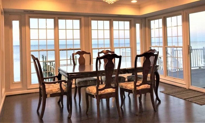 Greenbush House | Bayfront House in Captain's Cove Resort Community near Chincoteague Island