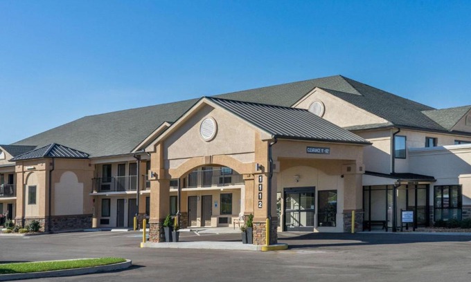 Clarksville Hotel | Baymont by Wyndham Clarksville