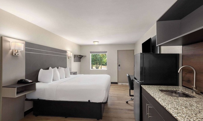 Dothan Hotel | Baymont by Wyndham Dothan