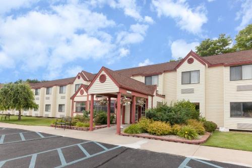 Gaylord Hotel | Baymont by Wyndham Gaylord
