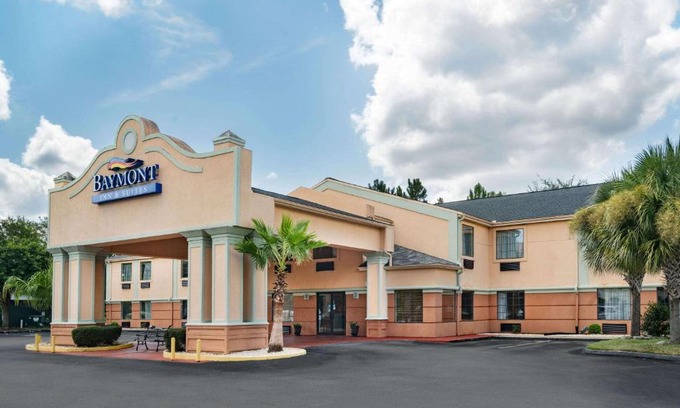 Hinesville Hotel | Baymont by Wyndham Hinesville Fort Stewart Area