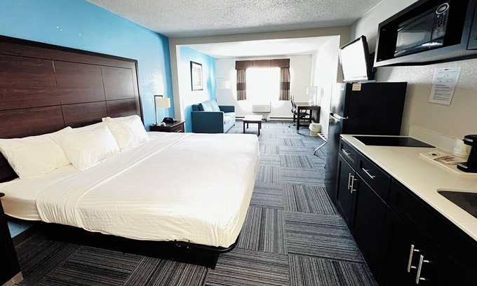 Marinette Hotel | Baymont by Wyndham Marinette