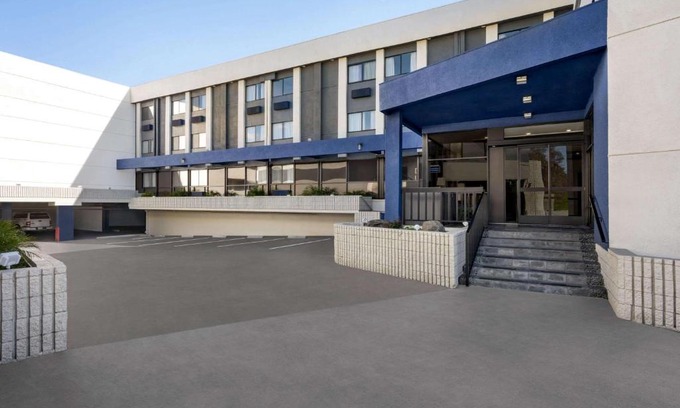 Monterey Park Hotel | Baymont by Wyndham Monterey Park