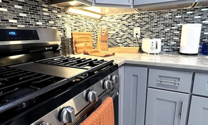 Constable Hook Apartment | Bayonne Comfort: Spacious Suite