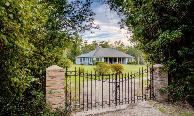 Slidell House | Bayou Liberty Waterfront Estate