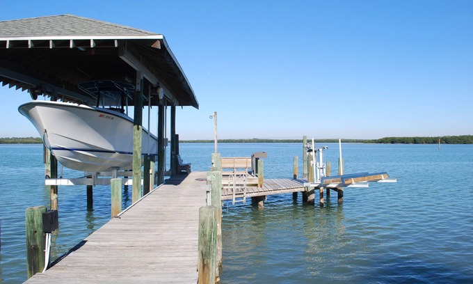 Carlouel House | Bayside Home w/amazing views and Private Beach