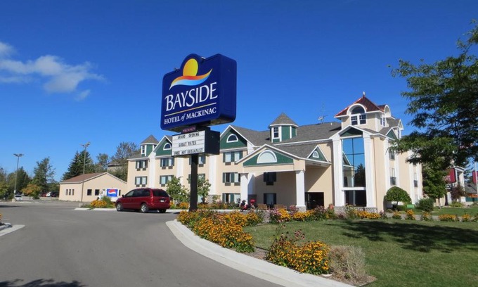 Mackinaw City Hotel | Bayside Hotel of Mackinac