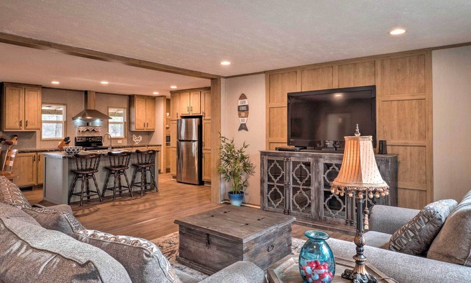 Negreet House | 'Bayside' Louisiana Vacation Rental w/Dock!