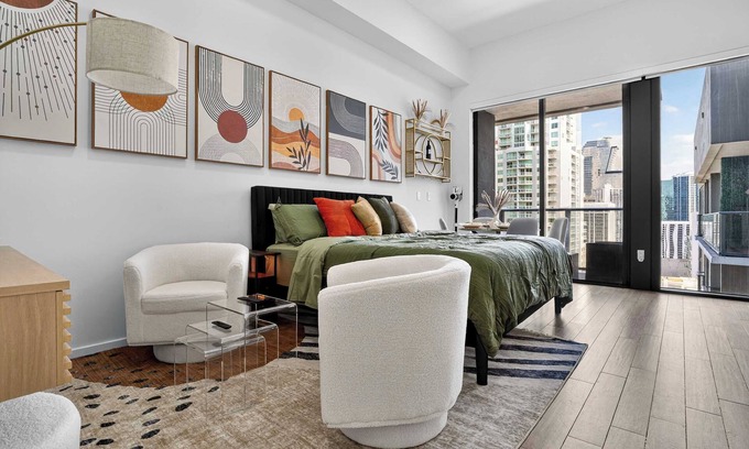Downtown Miami Apartment | Bayside LuxePad Penthouse Studio Hottub, Pool, Gym