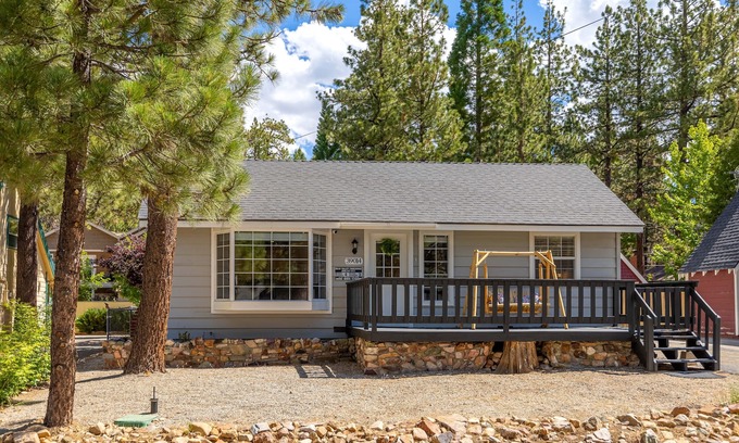 Boulder Bay Cabin | Bayview Bungalow - HOT TUB, EV CHARGER, ONE BLOCK FROM LAKE, PET FRIENDLY CABIN