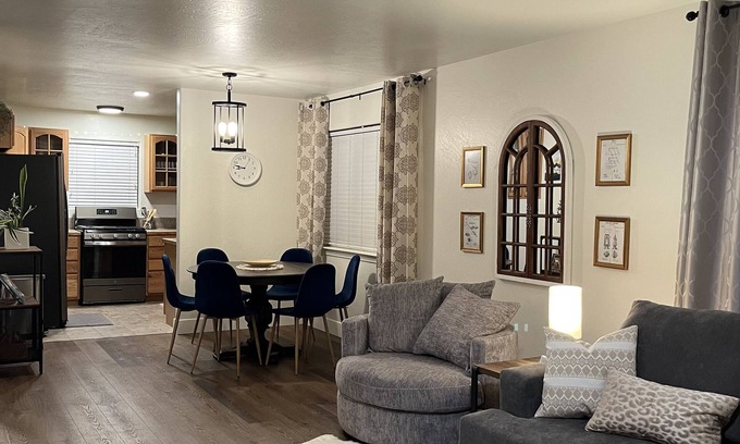 Running Springs Cabin | "BB Vista" Cabin On Way to Big Bear. 8 Mi. to Snow Valley. New 2 Bdr. Pets OK!