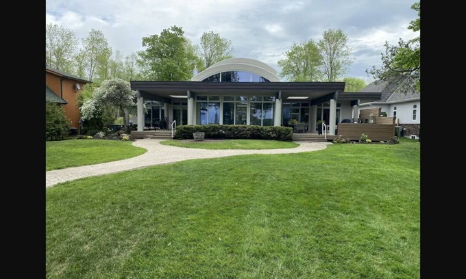Ramara House | BC inspired home situated in cottage country property on Lake Simcoe