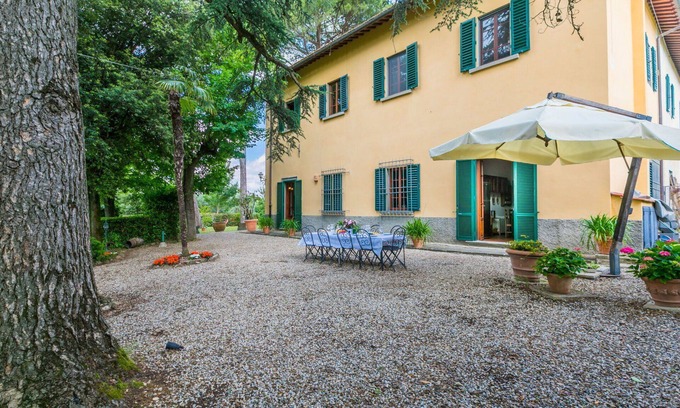 San Casciano in Val di Pesa House | Beautiful private villa for 9 guests with hot tub, WIFI, TV, patio and panoramic view