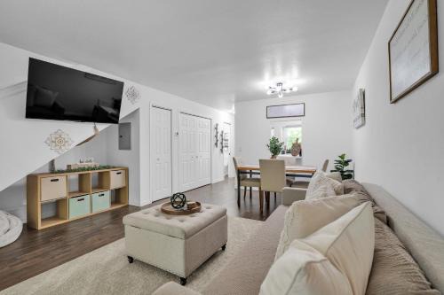 Ocala House | Be Our Guest - Cozy Townhome near Downtown Ocala townhouse