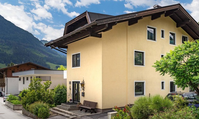 Schonbach Apartment | Beautiful apartment 500 m from the ski lift