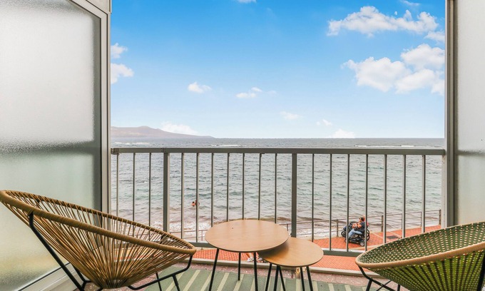 Las Palmas de Gran Canaria House | Beachside Comfort Las Canteras
