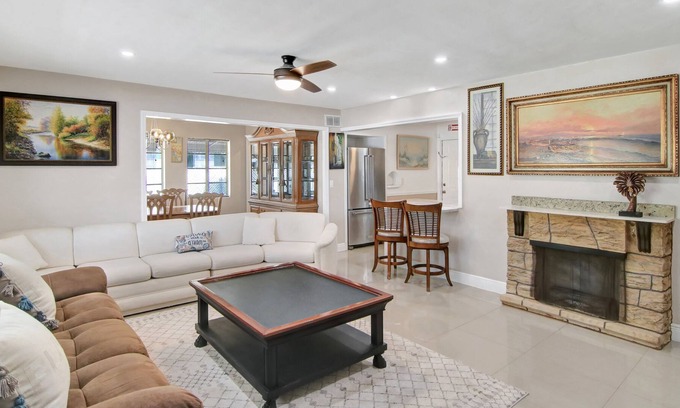 Riviera Beach House | Beach-anchor Palms