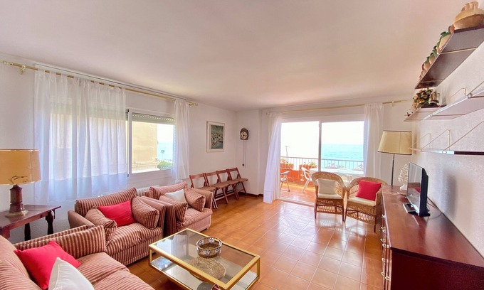 Arenys de Mar Apartment | Beach apartment, in front of the sea!